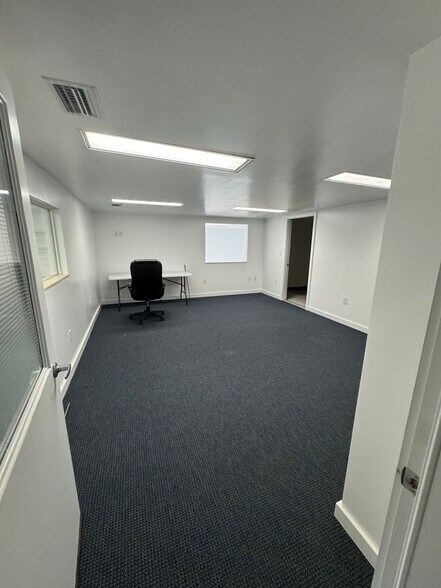 More Photos Of 59 W 9th St, Atlantic Beach Showroom For Lease