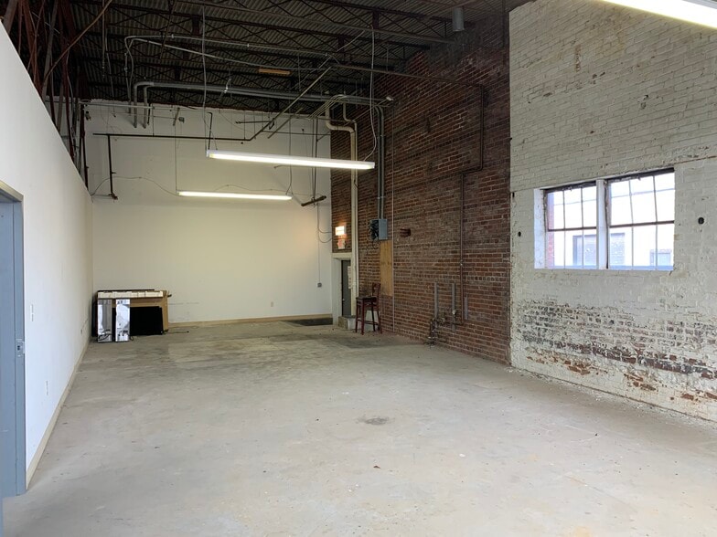 More Photos Of 311 Jesse Jewell Pky, Gainesville Office For Lease