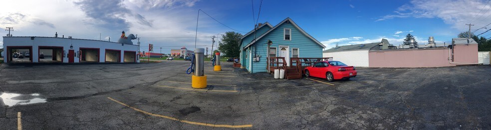 More Photos Of 403-409 W Rollins Rd, Round Lake Beach Carwash For Sale