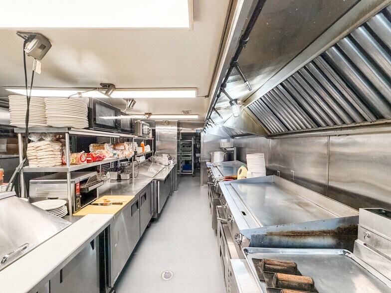 More Photos Of 170 South St, Brooklyn Restaurant For Sale
