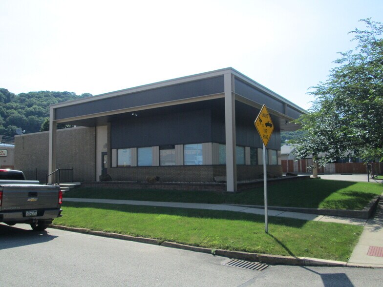 Primary Photo Of 200 S Water St, Kittanning Office For Sale