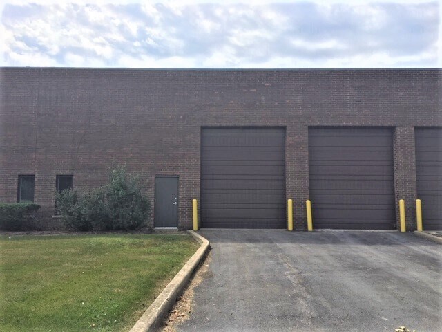 More Photos Of 605-617 Church Rd, Elgin Warehouse For Lease
