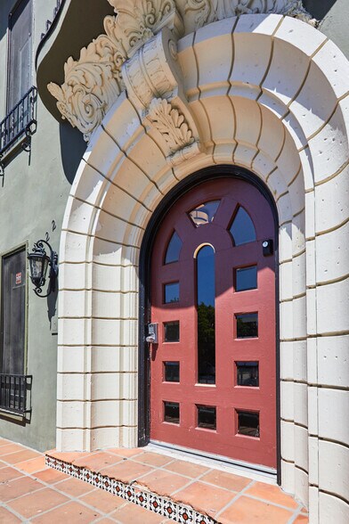 More Photos Of 5529-5533 Hollywood Blvd, Los Angeles Apartments For Lease
