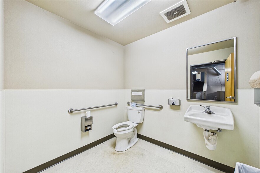More Photos Of 1593 Market St, Ferndale General Retail For Sale