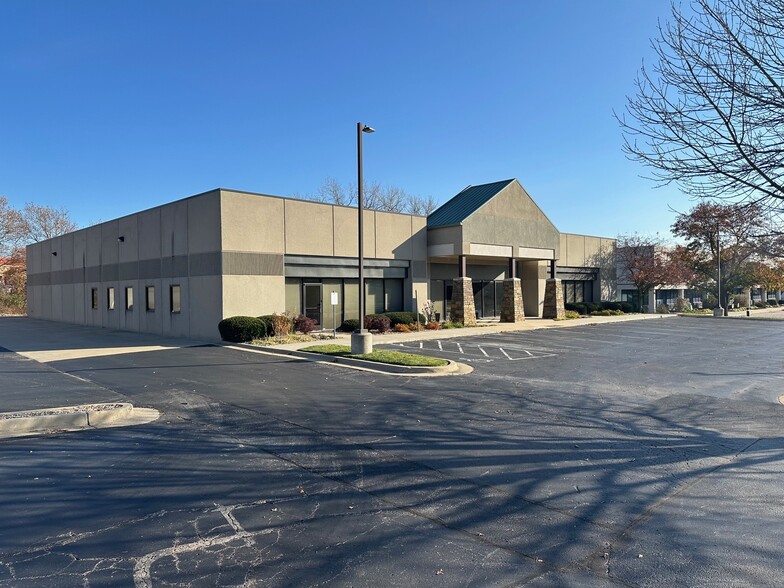 More Photos Of 12603 Hemlock St, Overland Park Light Distribution For Lease