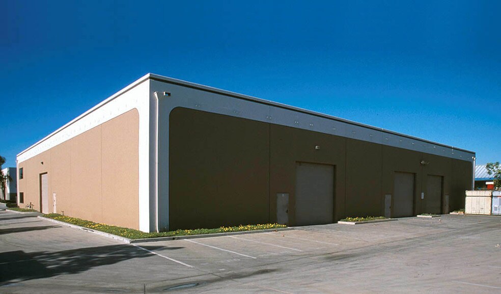 More Photos Of 1696-1698 Walter St, Ventura Light Distribution For Sale