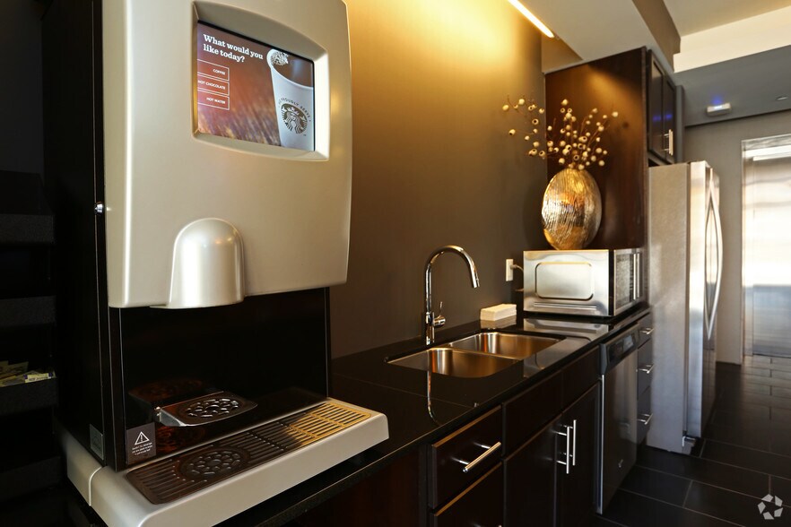 More Photos Of 123 N Desplaines St, Chicago Apartments For Lease