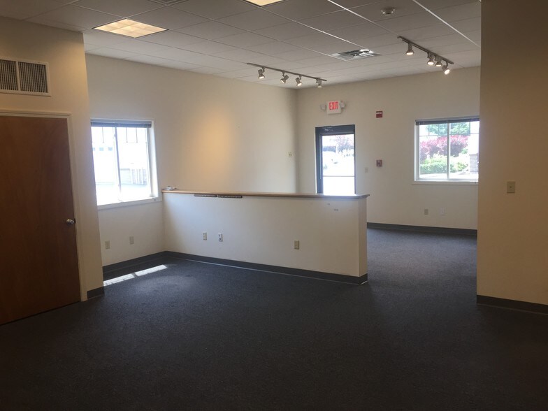 More Photos Of 2351 Boston Post Rd, Guilford Office For Lease