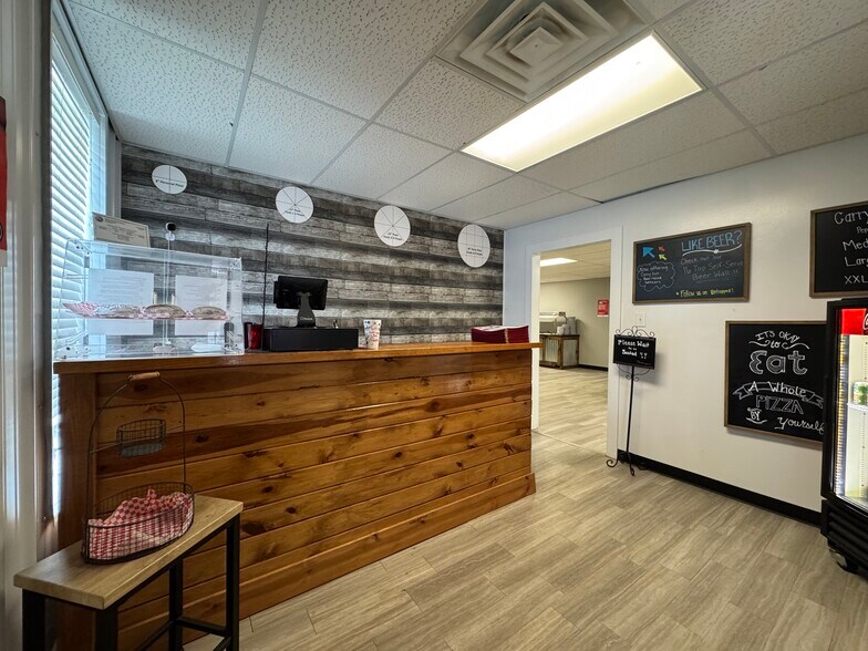 More Photos Of 18 N 4th St, Gosport Storefront Retail Office For Sale