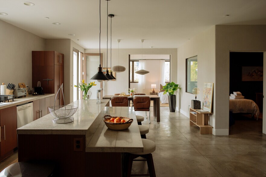 More Photos Of 7501 Santa Monica Blvd, West Hollywood Hotel For Sale