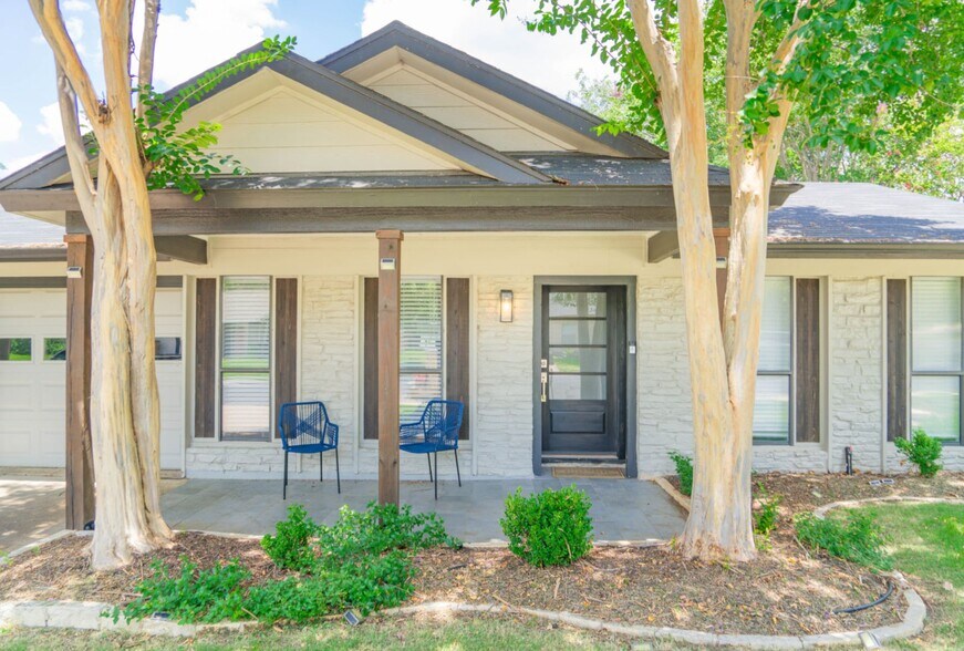 More Photos Of 7002 Whispering Oaks Dr, Austin Specialty For Sale