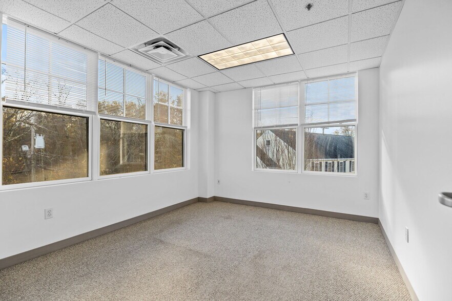More Photos Of 363-389 Boston Post Rd, Sudbury Unknown For Lease