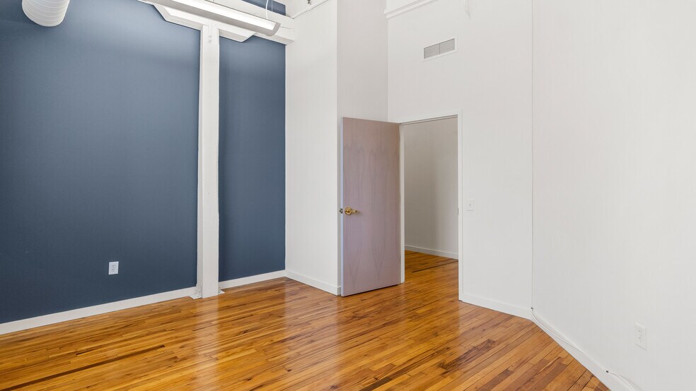 More Photos Of 514 Dabney Rd, Henderson Office For Lease