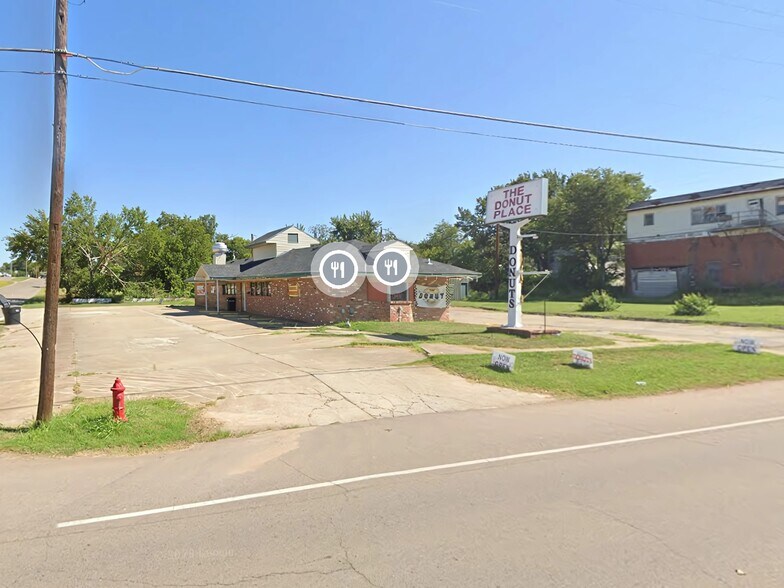 More Photos Of 520 W Broadway, Seminole Flex For Sale