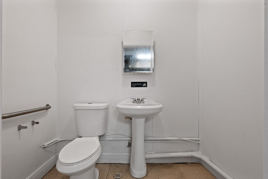 More Photos Of 5552 NW 31st Ave, Fort Lauderdale General Retail For Lease