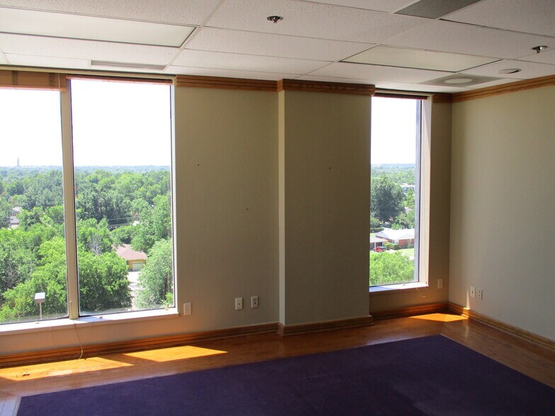 More Photos Of 1900 NW Expressway, Oklahoma City Office For Lease