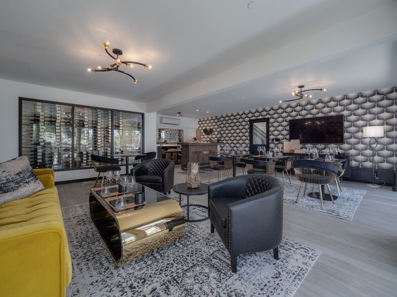 More Photos Of 20300 NE Highway 240, Newberg Hotel For Sale
