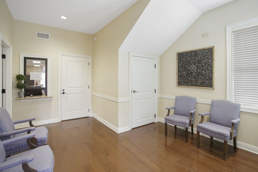 More Photos Of 1773 Ryan St, Lake Charles Office For Sale