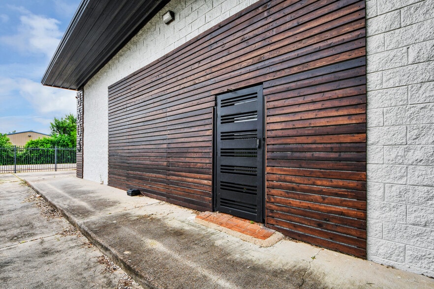 More Photos Of 8603 Shoal Creek Dr, Houston Warehouse For Sale