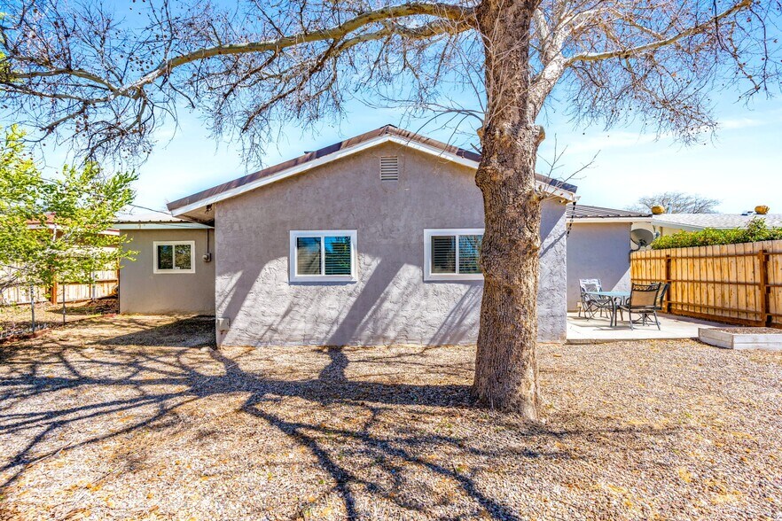 More Photos Of 613 Jane St NE, Albuquerque Flex For Sale