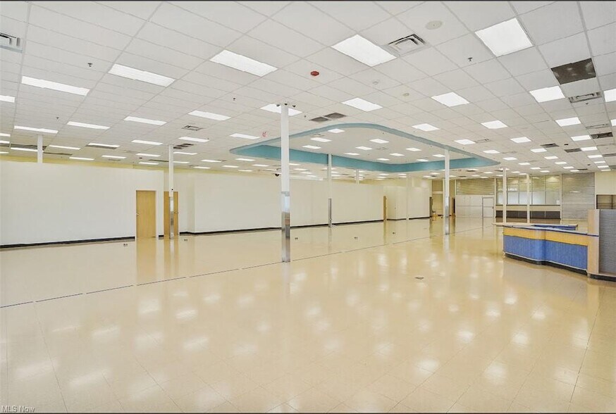 More Photos Of 475 E 185th St, Euclid Drugstore For Sale