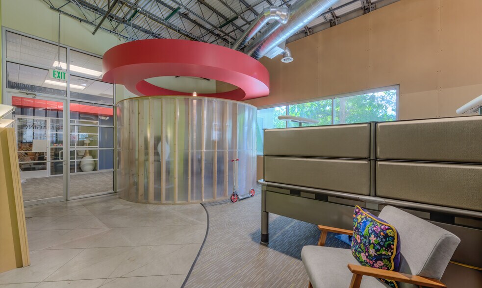 More Photos Of 2011 Cherry St, Louisville Light Manufacturing For Lease