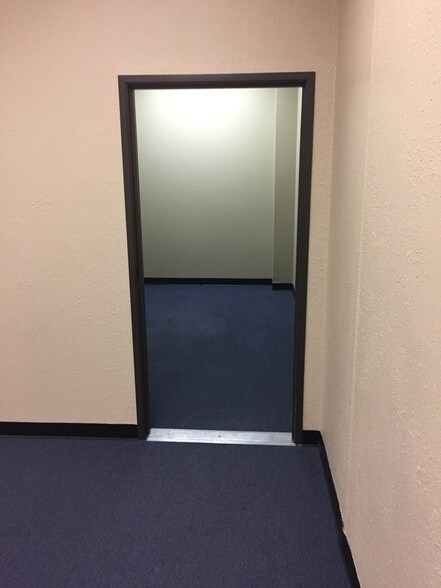 More Photos Of 337 Oaks Trl, Garland Office For Lease