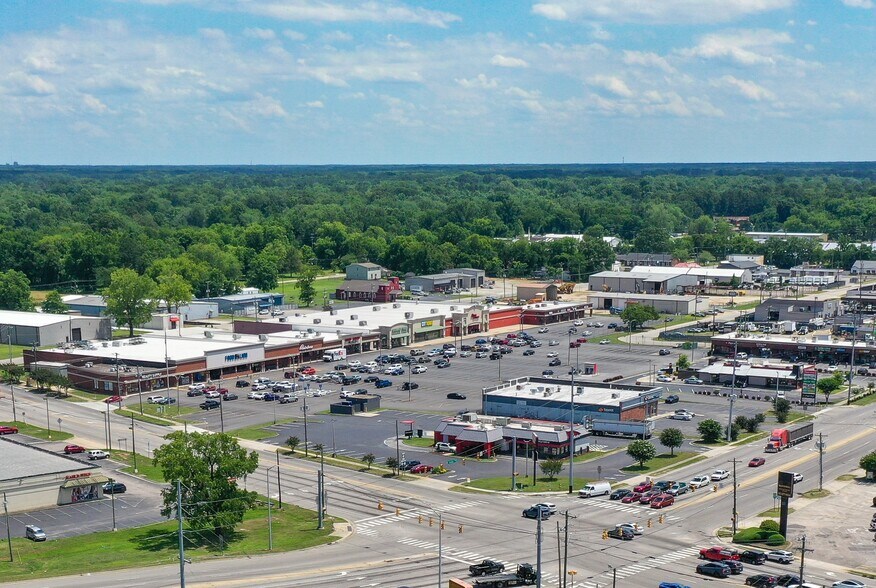 More Photos Of 330-342 N Eastern Blvd, Fayetteville Unknown For Lease