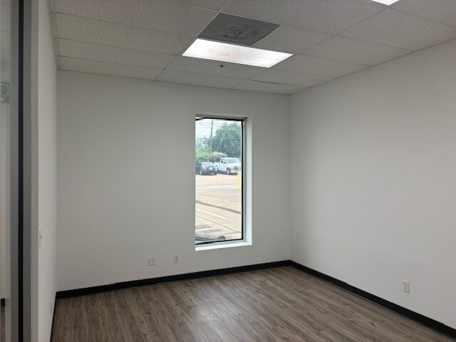 More Photos Of 2306 Howard Ln, Austin Distribution For Lease