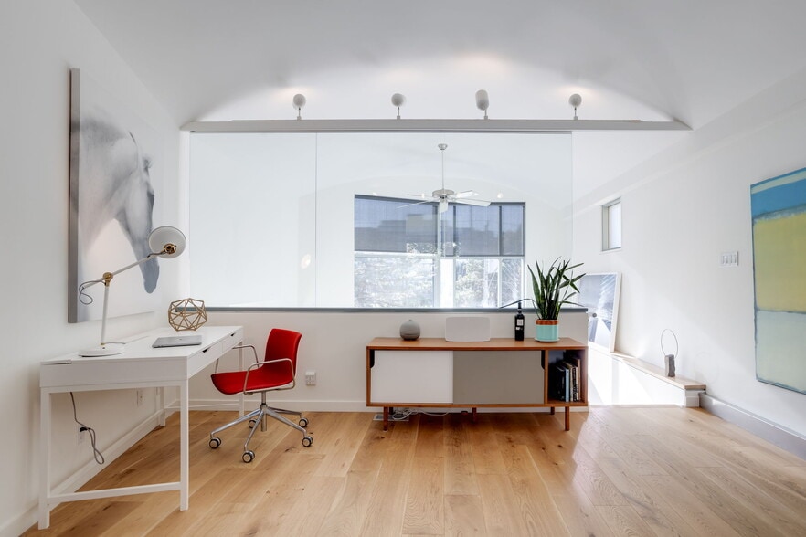 More Photos Of 115 Walnut Ave, Toronto Office For Sale