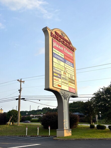 More Photos Of 110-480 Banks Crossing Dr, Commerce Unknown For Lease