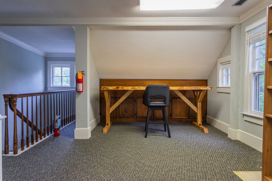 More Photos Of 3562 Spangenberg Ave, Clemmons Office For Lease
