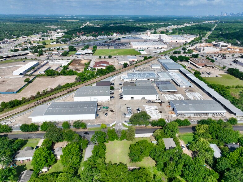 More Photos Of 301 Pleasant Dr, Dallas Warehouse For Lease