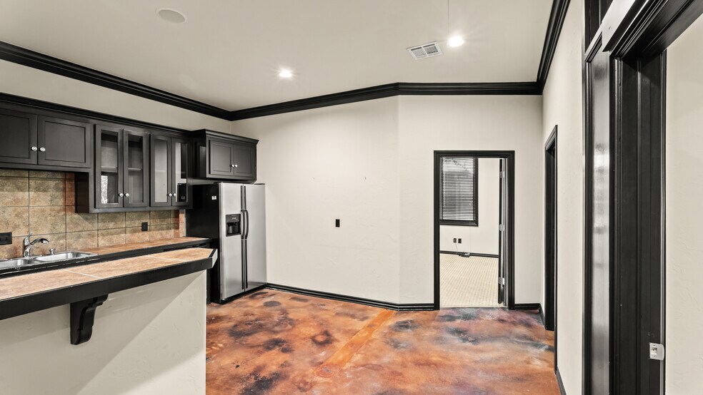 More Photos Of 14000 N Western Ave, Edmond Office For Sale