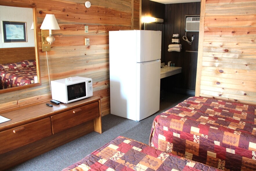 More Photos Of 720 S Main St, Kimball Hotel For Sale