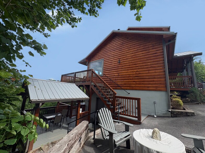 More Photos Of 433 Red Hawk Way, Gatlinburg Specialty For Sale