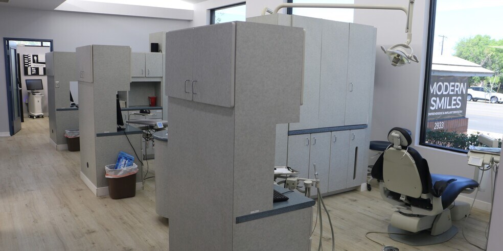 More Photos Of 2933 W Cactus Rd, Phoenix Medical For Sale