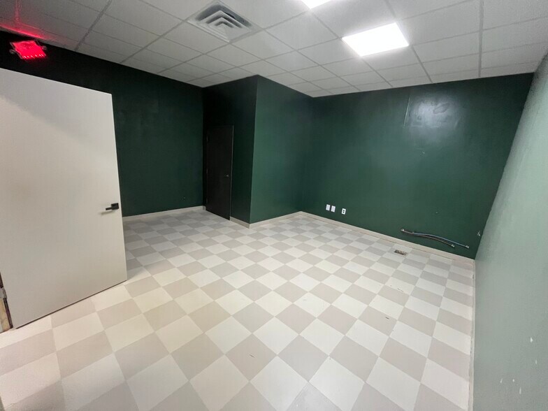 More Photos Of 330-350 Southbridge St, Mooresville Storefront For Lease