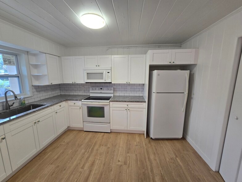 More Photos Of 4000 Greenwood Ave, West Palm Beach Multifamily For Sale