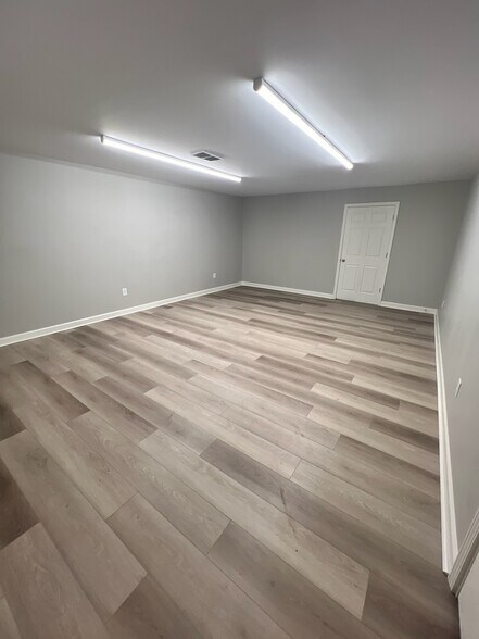 More Photos Of 4109 Robinson St, Covington Freestanding For Sale