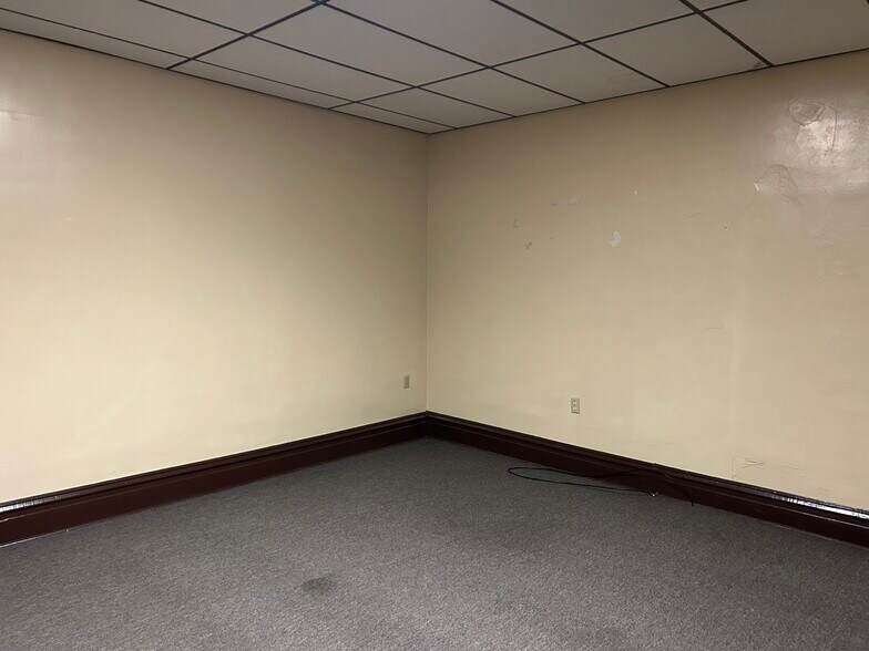 More Photos Of 212 N Chestnut St, Scottdale Apartments For Lease