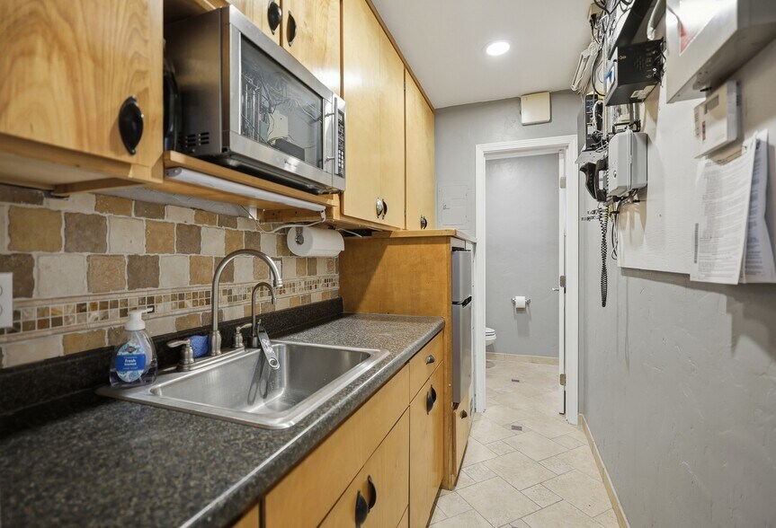 More Photos Of 306 N Willis St, Visalia Office For Sale