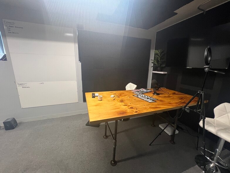 More Photos Of 720 S Taft Ave, Mason City Truck Terminal For Sale