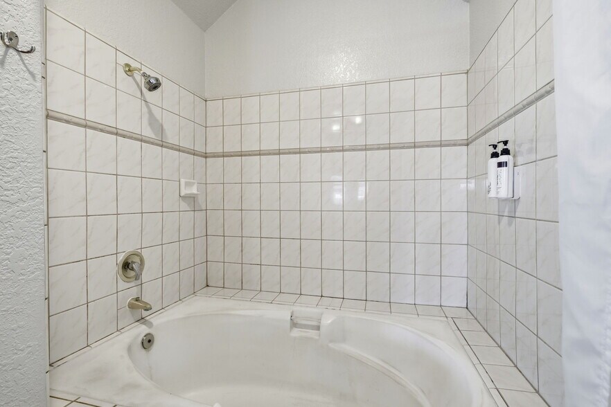 More Photos Of 600 Riverside Ave, Santa Cruz Hotel For Sale