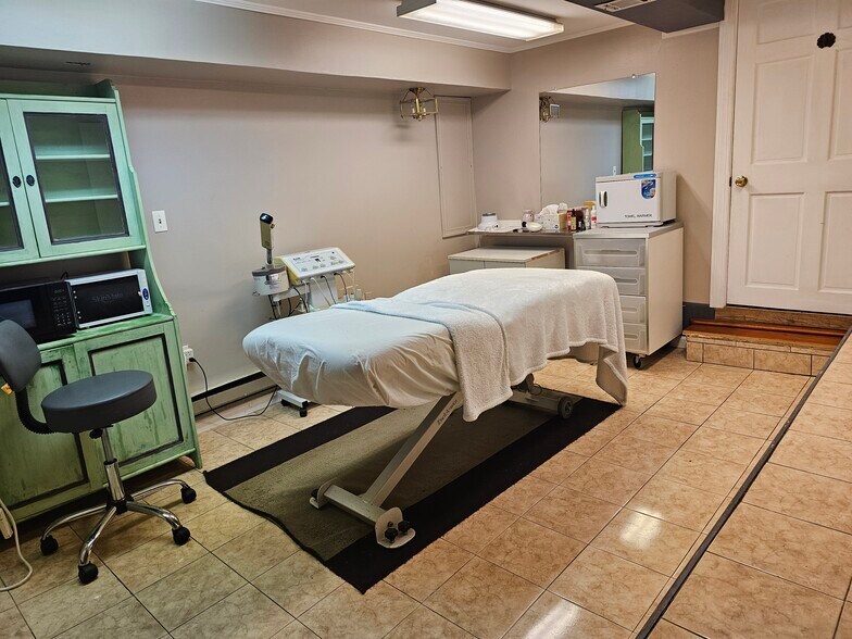 More Photos Of 208 N Washington St, Alexandria Storefront Retail Office For Lease