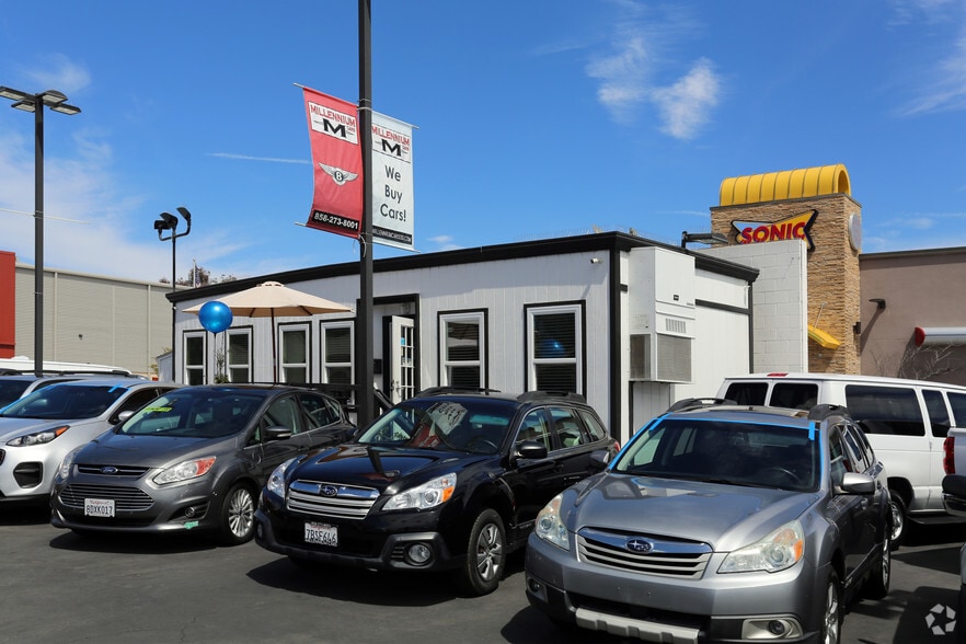 More Photos Of 2730 Garnet Ave, San Diego Auto Dealership For Sale