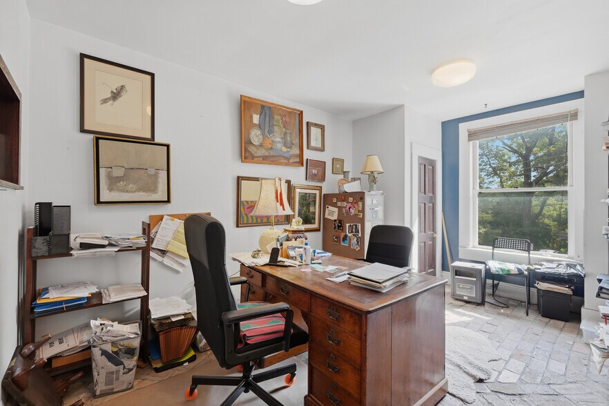 More Photos Of 65 Spring St, Eureka Springs General Retail For Sale