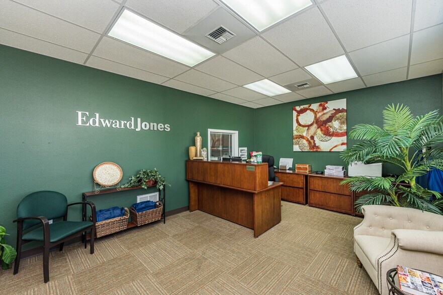 More Photos Of 213 E Washington St, Sequim Storefront Retail Office For Sale