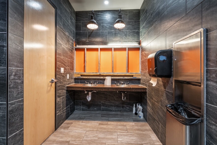 More Photos Of 500 Market St, Santa Fe Storefront Retail Office For Lease