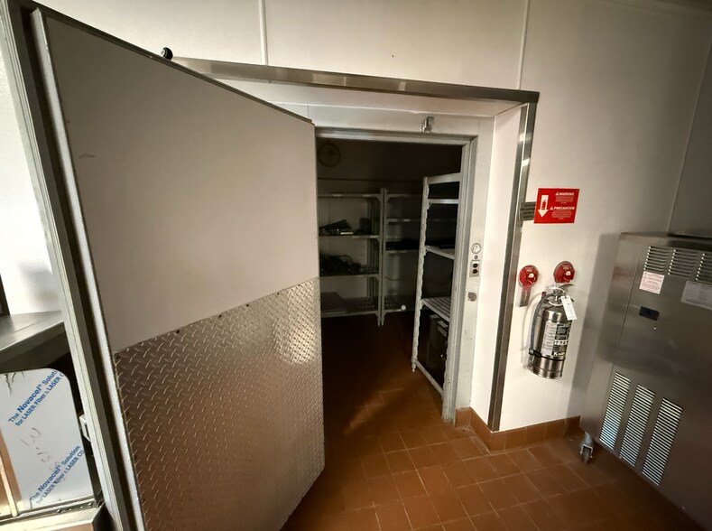 More Photos Of 8001 NW 36th St, Doral Restaurant For Lease